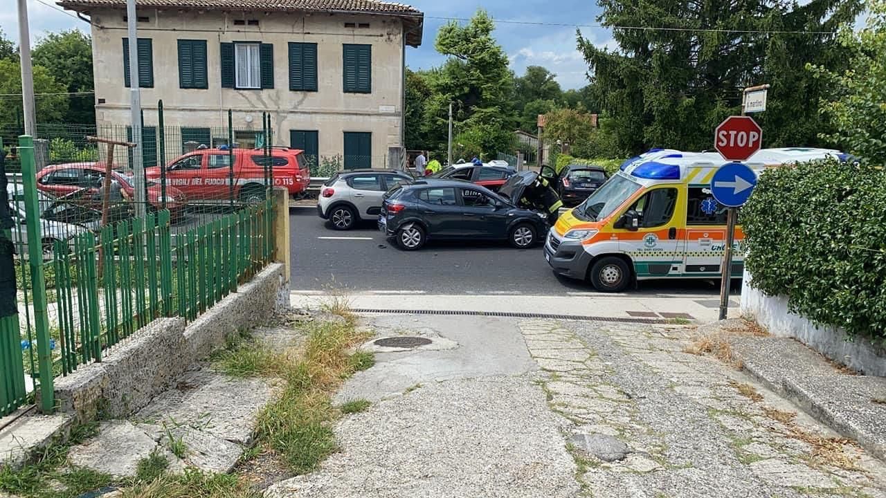 Immagine per Tamponamento a catena sulla regionale a Fogliano, paura per tre donne